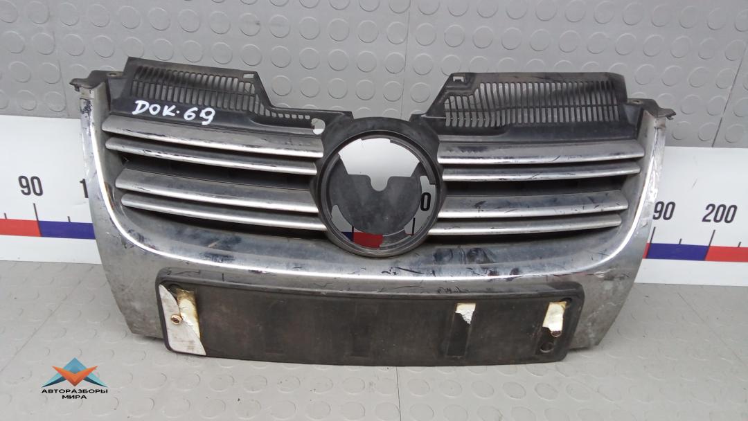 решетка радиатора Volkswagen Jetta 5 поколение 2007, 1.6 л., бензин, МКПП, седан - фото №1