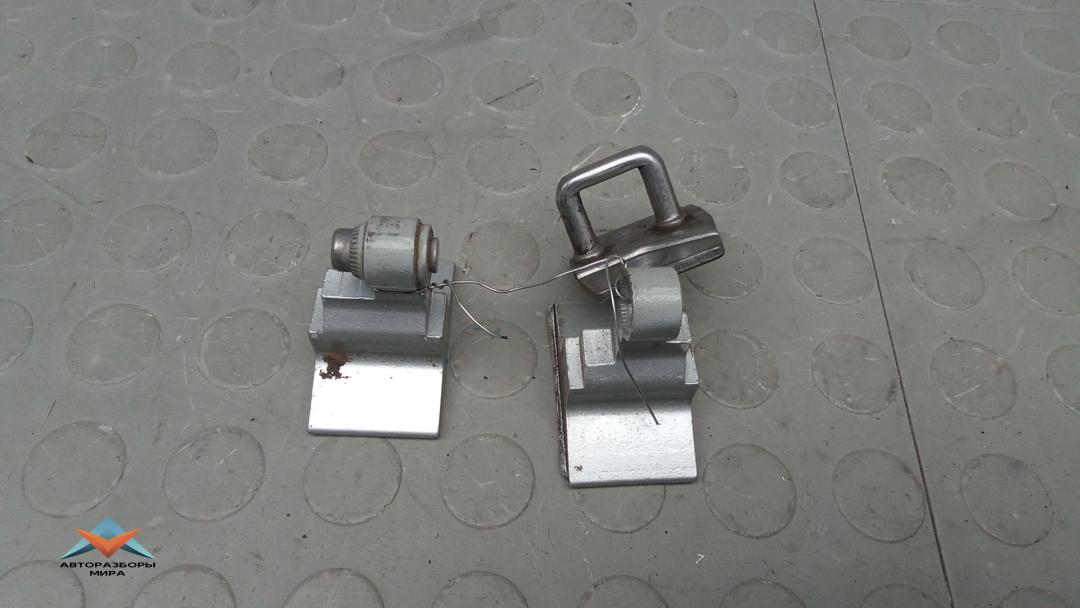 петля двери BMW 5 серия F07/F10/F11 2011, 3.0 л., D 530d, дизель, АКПП, хетчбэк 5 дв. - фото №1