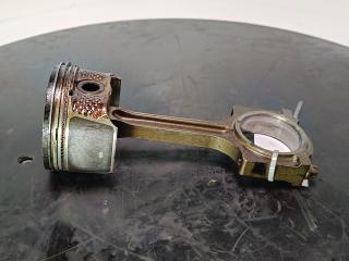 поршень Mazda 6 GG 2004, цвет