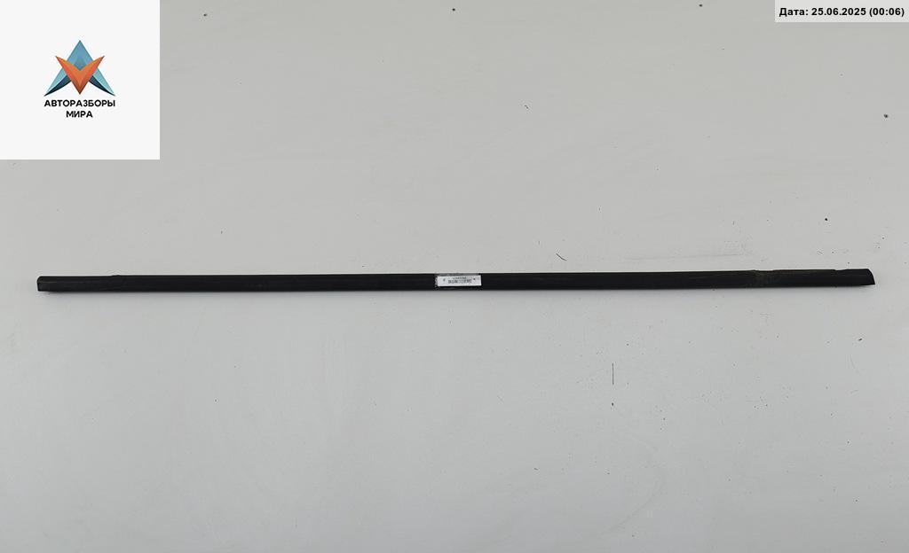 Молдинг стекла двери наружный Volkswagen Touran 1 поколение 2005, 1.6 л., бензин, МКПП, серый, минивэн, 1T0853516B - фото №1