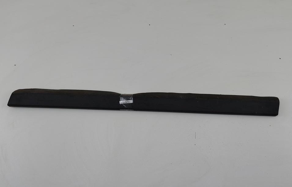 молдинг двери передней правой Volkswagen Passat B5+ (GP) 2001, 1.6 л., бензин, МКПП, серый, универсал, 3B0854940