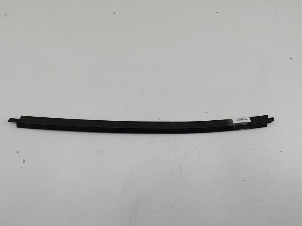 Молдинг стекла двери наружный Citroen Xsara Picasso 1 поколение 2001, 2.0 л., дизель, МКПП, зелёный, минивэн - фото №1