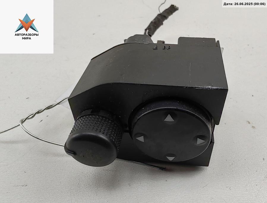 джойстик регулировки зеркал Audi A4 B5 1997, 2.8 л., бензин, АКПП, серый, седан, 8D0240034 - фото №1