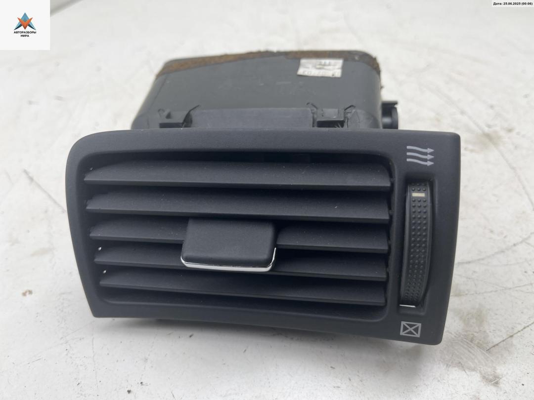 дефлектор обдува салона Toyota Avensis 2 поколение (T250) 2003, 1.8 л., бензин, МКПП, серый, хетчбэк 5 дв. - фото №1