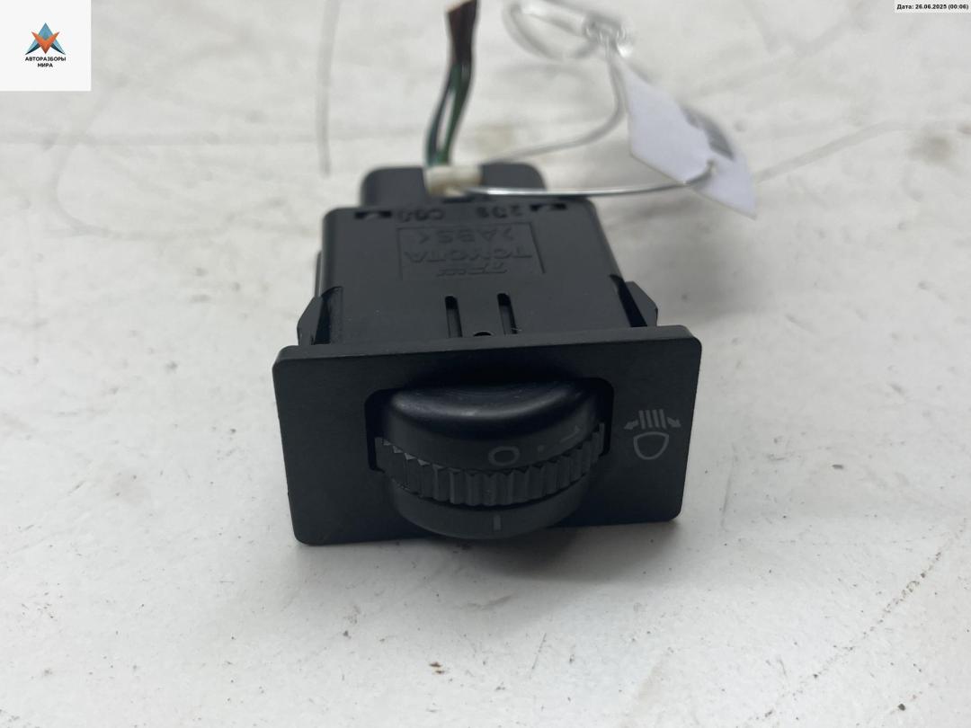 кнопка корректора фар Toyota Avensis 2 поколение (T250) 2003, 1.8 л., бензин, МКПП, серый, хетчбэк 5 дв., 84152-05050 - фото №1