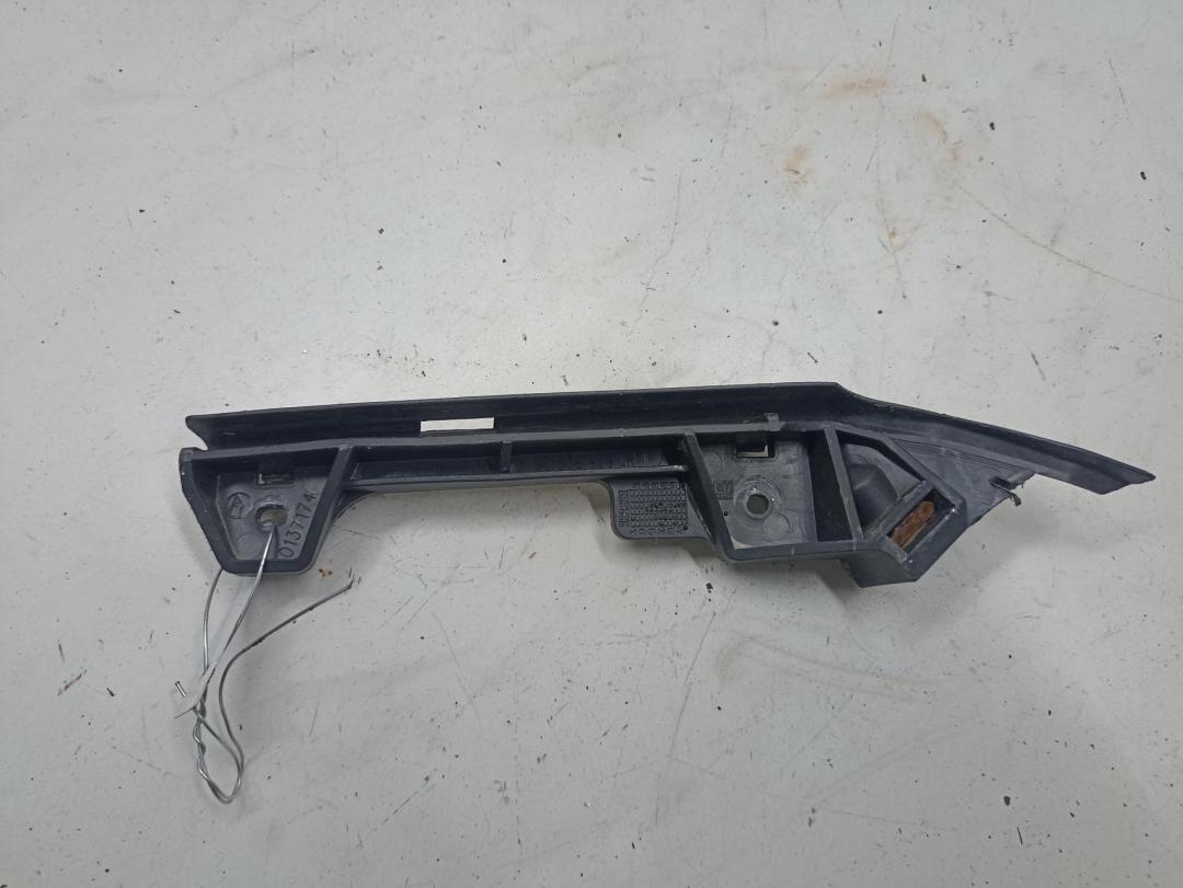кронштейн переднего бампера Opel Astra G 1998, 1.6 л., бензин, МКПП, зелёный, универсал, 90559499 - фото №1