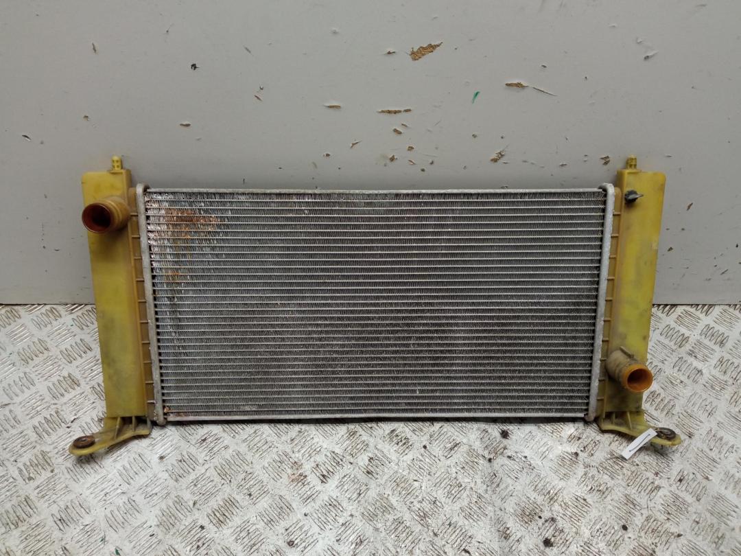 радиатор охлаждения Fiat Stilo 1 поколение 2006, 1.6 л., бензин, МКПП, серый, универсал - фото №1