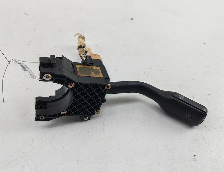 переключатель дворников Audi A4 B5 1995, 1.8 л., бензин, МКПП, красный, седан, 8D0953503