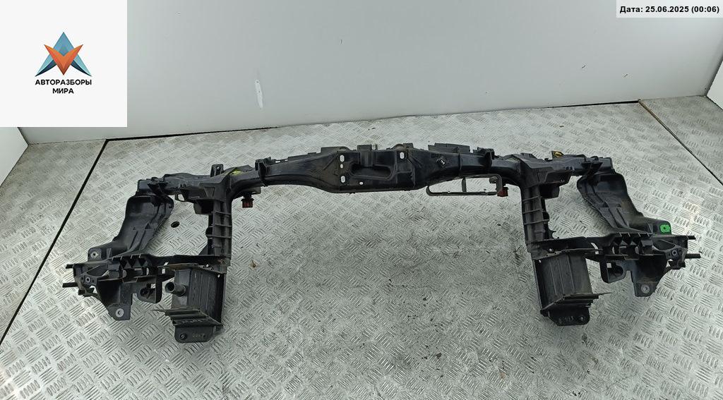 Рамка радиатора Mercedes-Benz B-Класс W245 2006, 1.7 л., бензин, АКПП, серый, минивэн, 1696201634 - фото №1