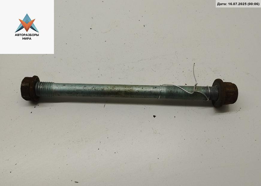 Болт крепления Audi A6 4B/C5 1998, 2.4 л., бензин, МКПП, чёрный, универсал - фото №1