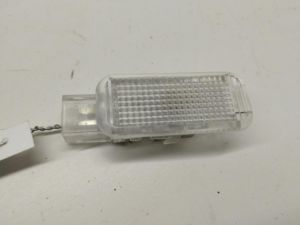 фонарь салона (плафон) Audi A4 B7 2004, 2.5 л., дизель, АКПП, серый, универсал, 4B0947415