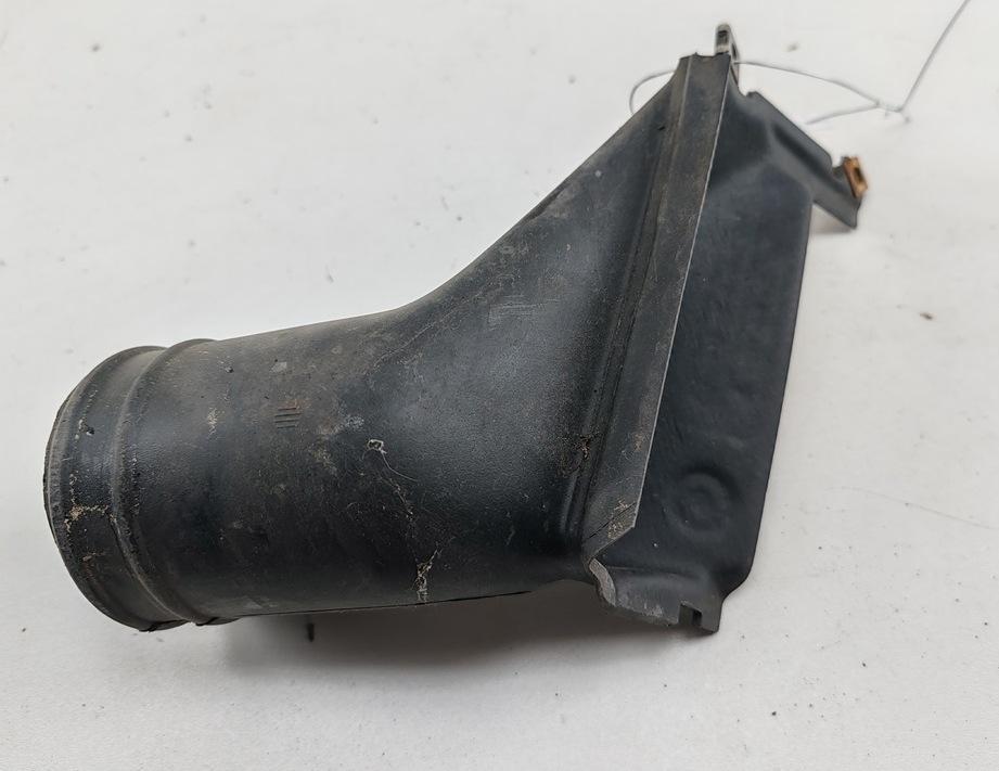 воздуховод BMW 5 E39 2002, 2.2 л., бензин, МКПП, чёрный, универсал, 8160855