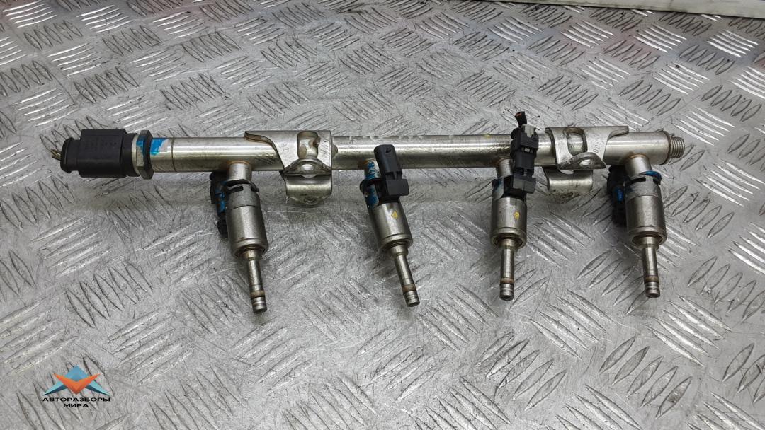 топливная рампа Volkswagen Polo 5 поколение 2014, 1.2 л., TSI 16V, бензин, МКПП, хетчбэк 5 дв., 04E133320D - фото №1