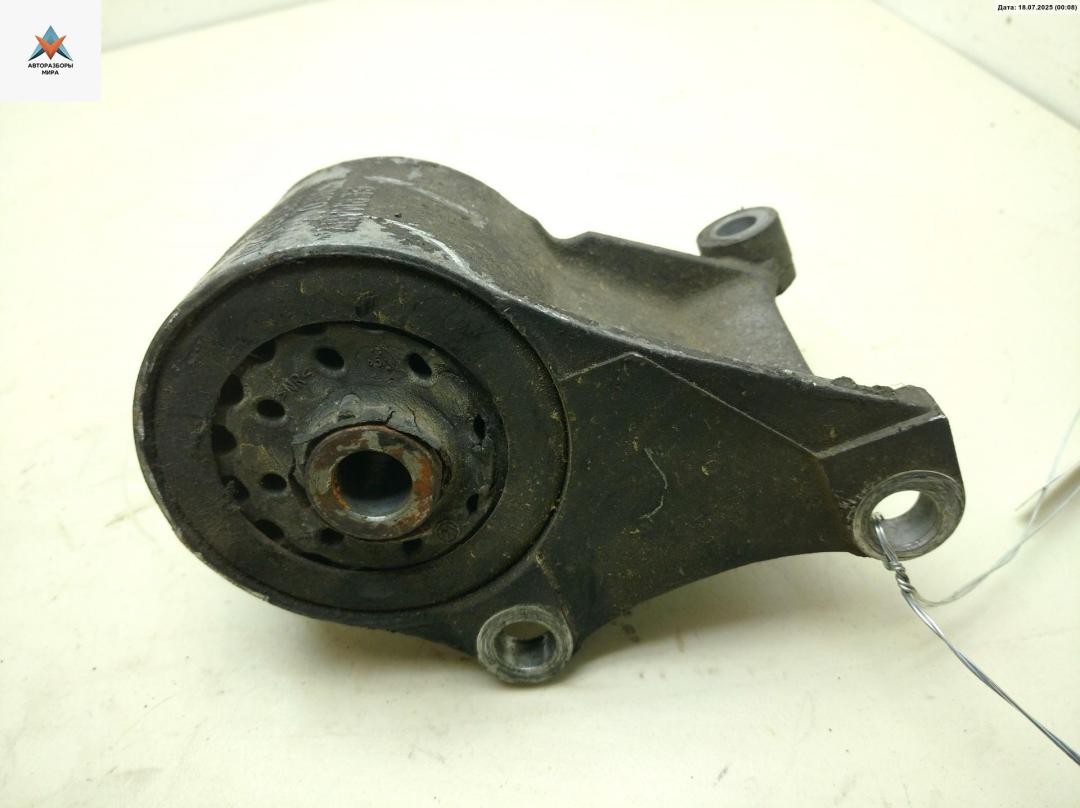 подушка крепления КПП Volkswagen Transporter T4 1995, 2.4 л., дизель, МКПП, чёрный, микроавтобус, 701399201 - фото №1