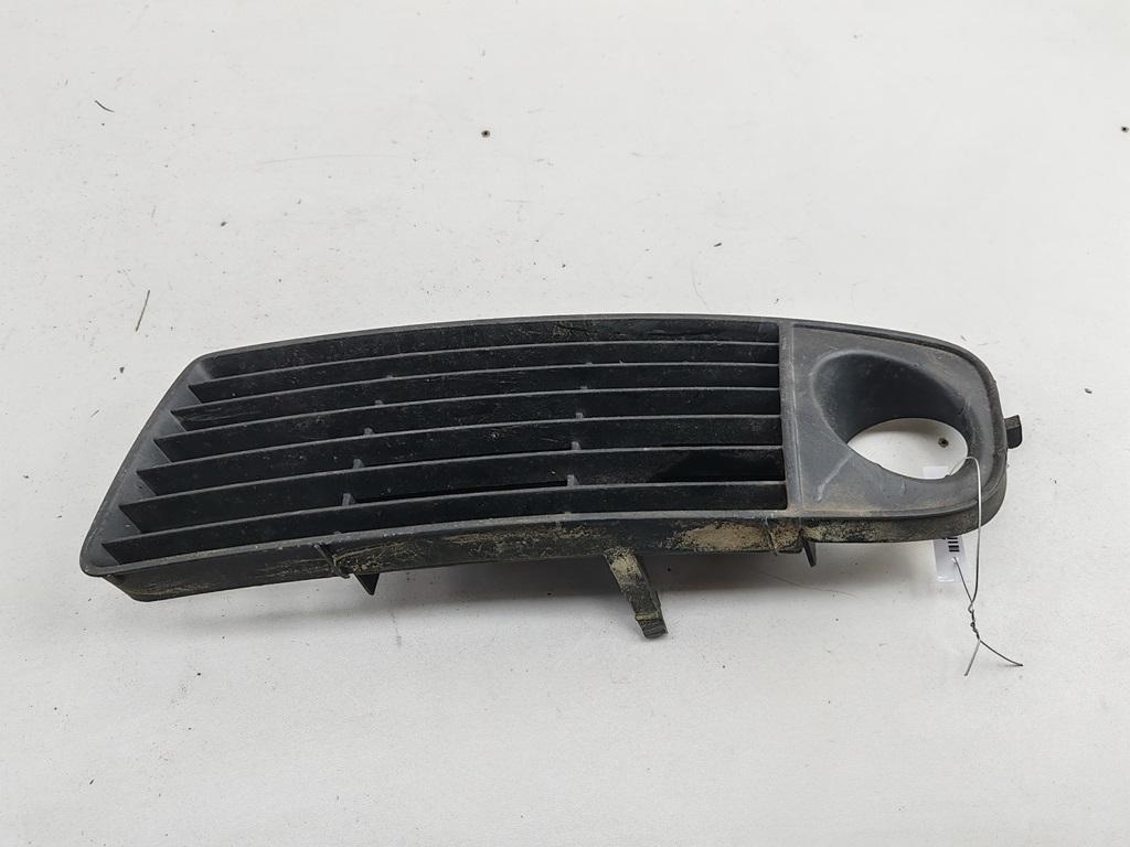 заглушка (решетка) в бампер Audi A6 C5 1998, 2.4 л., бензин, АКПП, серый, седан, 4B0807681