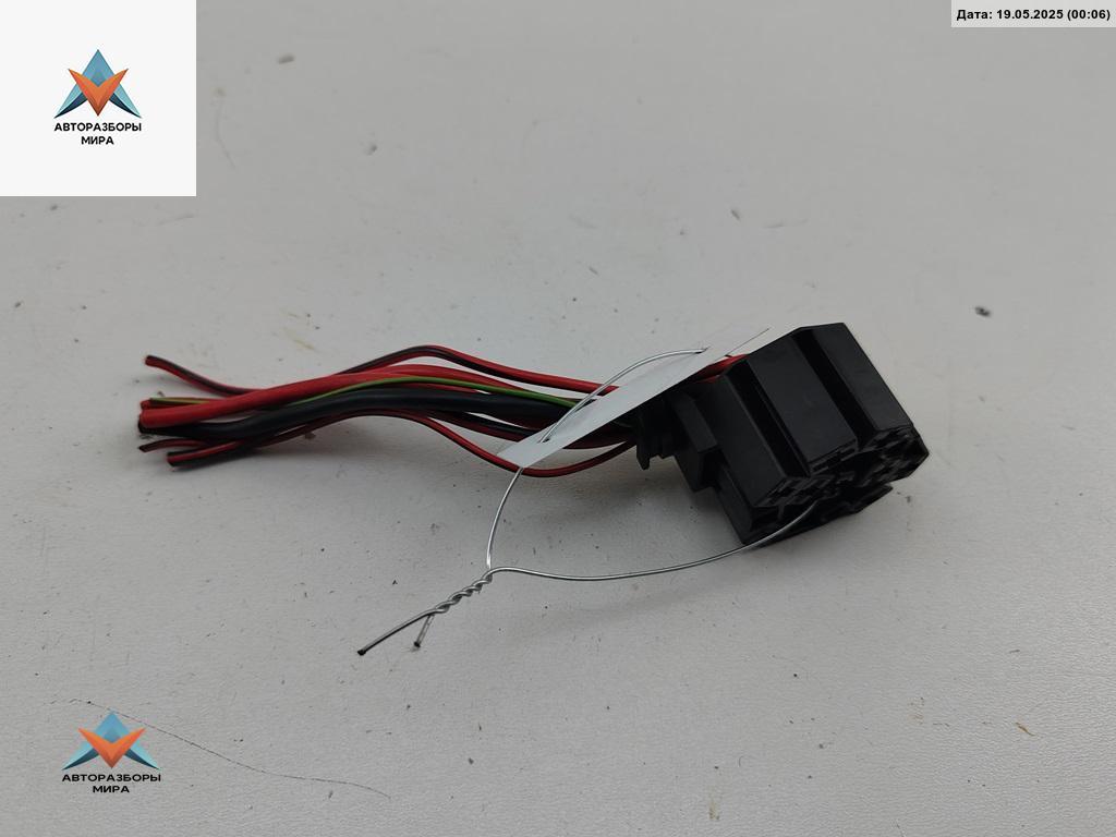 разъем (фишка) проводки Skoda Roomster 1 поколение 2009, 1.4 л., бензин, МКПП, чёрный, фургон - фото №1