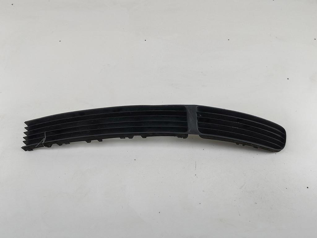 заглушка (решетка) в бампер Volkswagen Passat B5 1997, 1.6 л., бензин, МКПП, серый, седан, 3B0853677