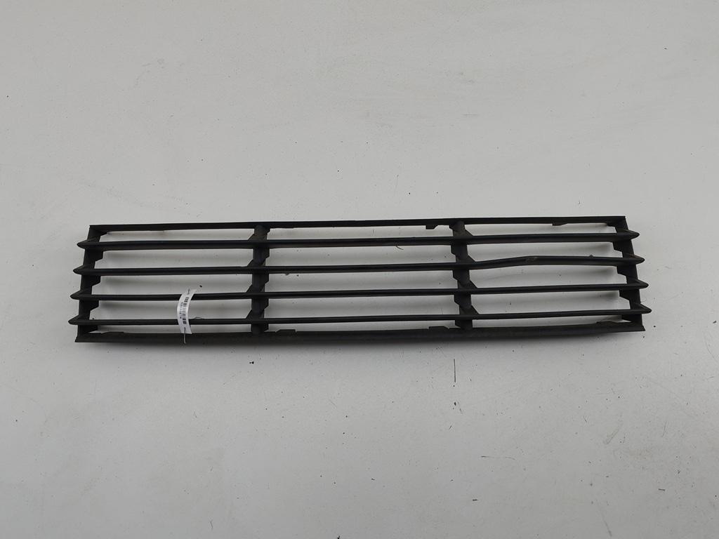 заглушка (решетка) в бампер Volkswagen Passat B5+ (GP) 2004, 2.0 л., дизель, МКПП, зелёный, универсал, 3B0853667