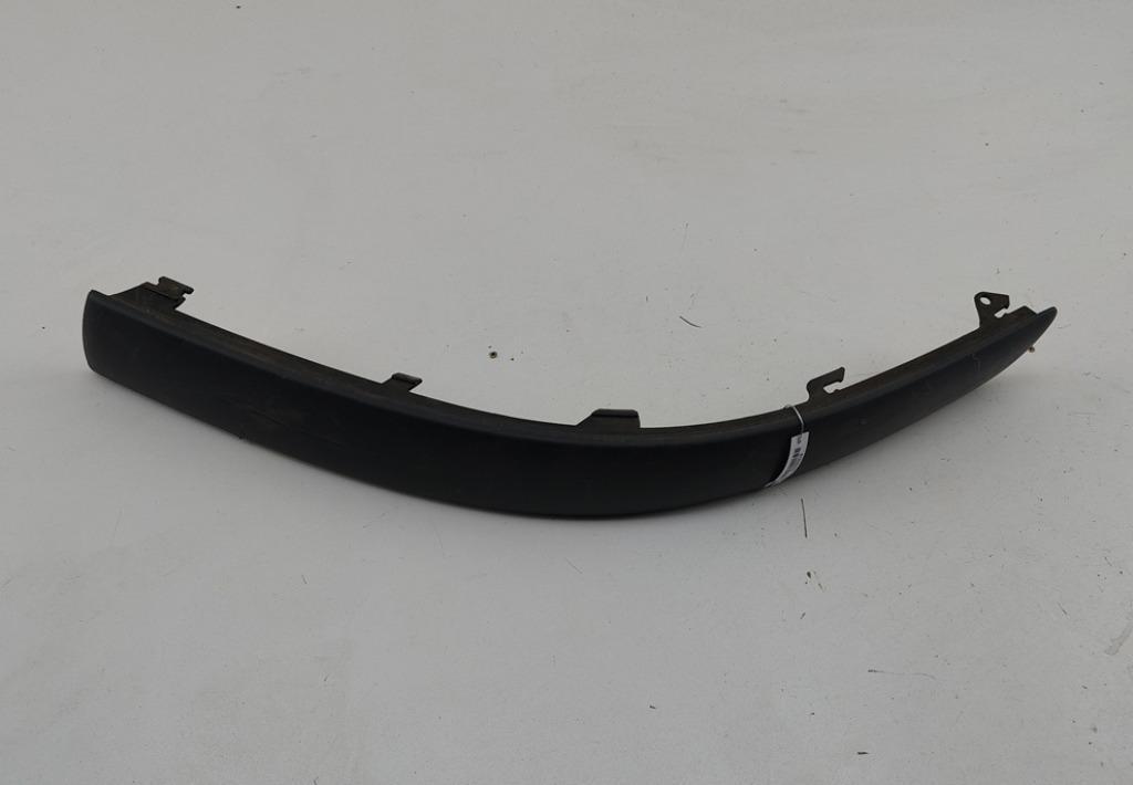 молдинг переднего бампера Volkswagen Passat B5+ (GP) 2004, 2.0 л., дизель, МКПП, зелёный, универсал, 3B0807717