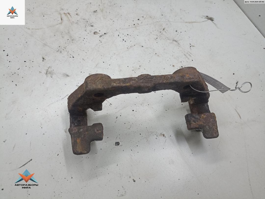 скоба суппорта Opel Signum C 2003, 2.2 л., бензин, МКПП, серый, хетчбэк 5 дв. - фото №1