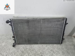 радиатор охлаждения Volkswagen Bora 1 поколение 2001, 2.0 л., бензин, МКПП, чёрный, седан