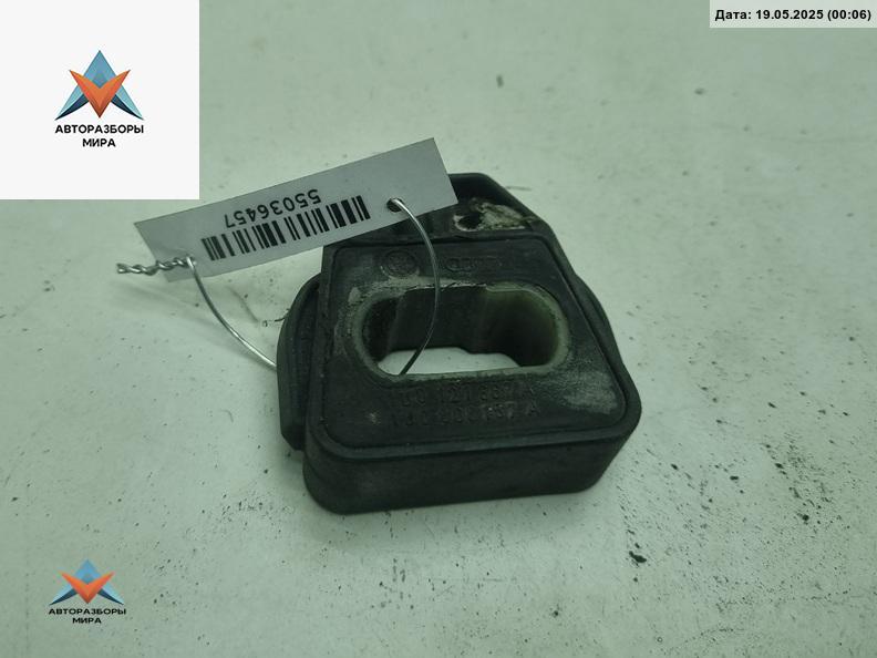 кронштейн радиатора Volkswagen Golf 4 поколение 2000, 1.4 л., бензин, МКПП, зелёный, хетчбэк 5 дв., 1U0121367A - фото №1