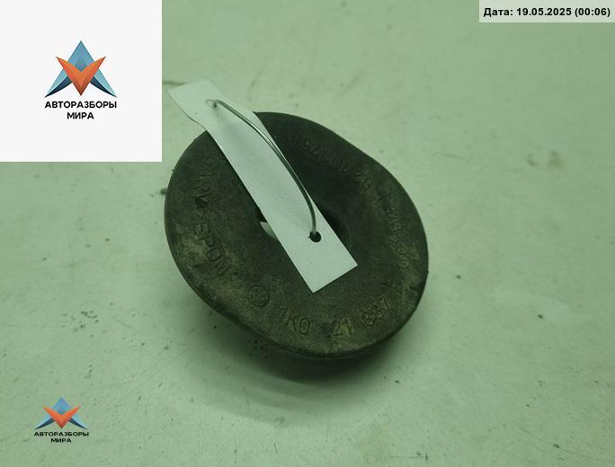 кронштейн радиатора Volkswagen Golf 5 поколение 2007, 1.4 л., бензин, МКПП, серый, хетчбэк 5 дв., 1K0121367 - фото №1