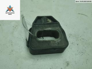 кронштейн радиатора Volkswagen Golf 4 поколение 2000, 1.4 л., бензин, МКПП, зелёный, хетчбэк 5 дв., 1J0121367A