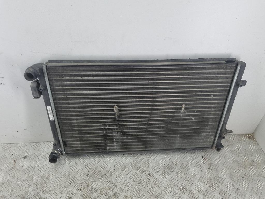 радиатор охлаждения Volkswagen Golf 5 поколение 2005, 1.4 л., бензин, МКПП, синий, хетчбэк 5 дв., 1K0121251P - фото №1
