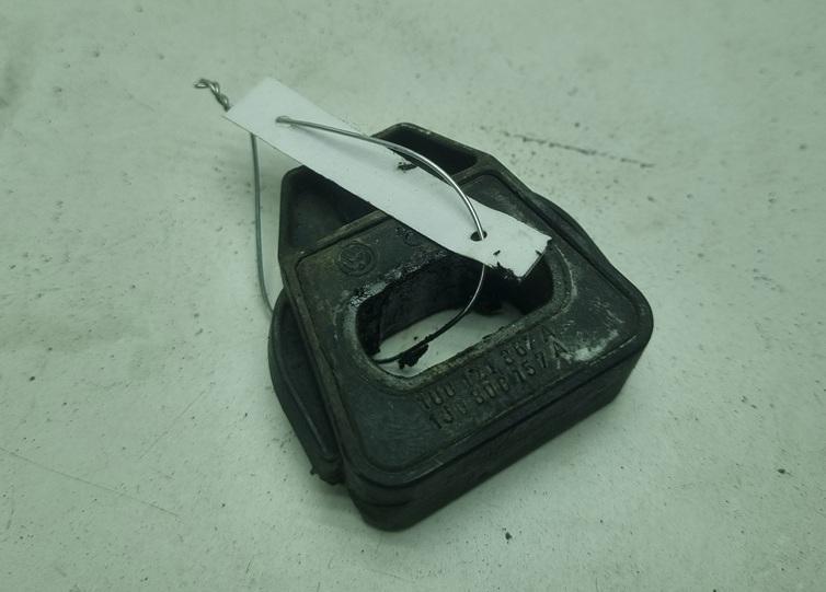 кронштейн радиатора Volkswagen Bora 2001, 2.0 л., бензин, МКПП, чёрный, седан, 1U0121367A