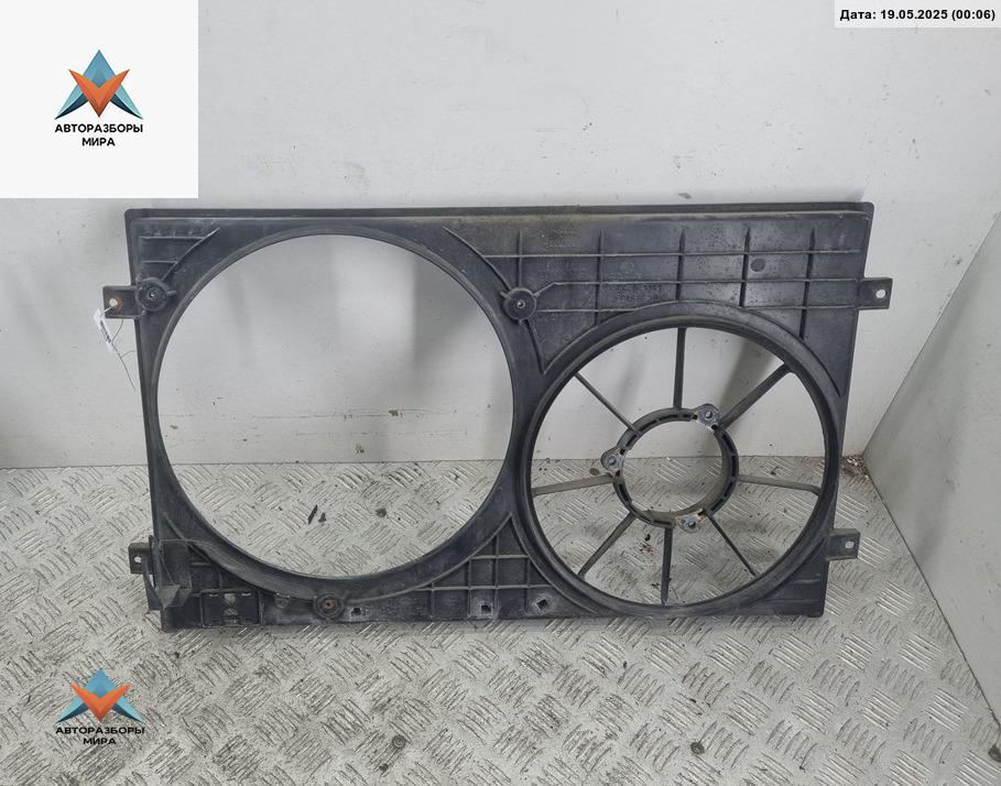 диффузор вентилятора Volkswagen Golf 4 поколение 2000, 1.4 л., бензин, МКПП, зелёный, хетчбэк 5 дв., 1J0121207H - фото №1