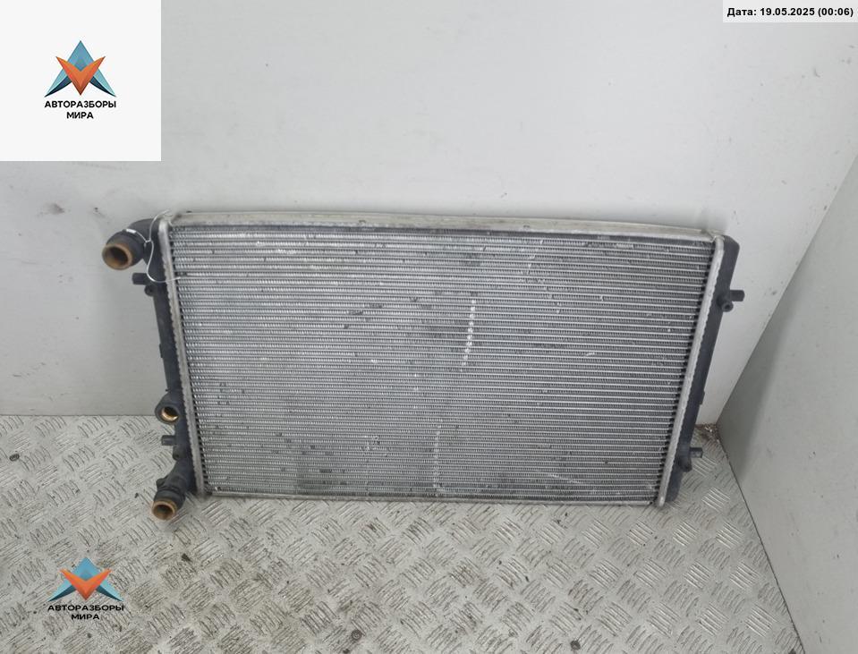 радиатор охлаждения Volkswagen Golf 4 поколение 2000, 1.9 л., дизель, МКПП, синий, хетчбэк 5 дв. - фото №1
