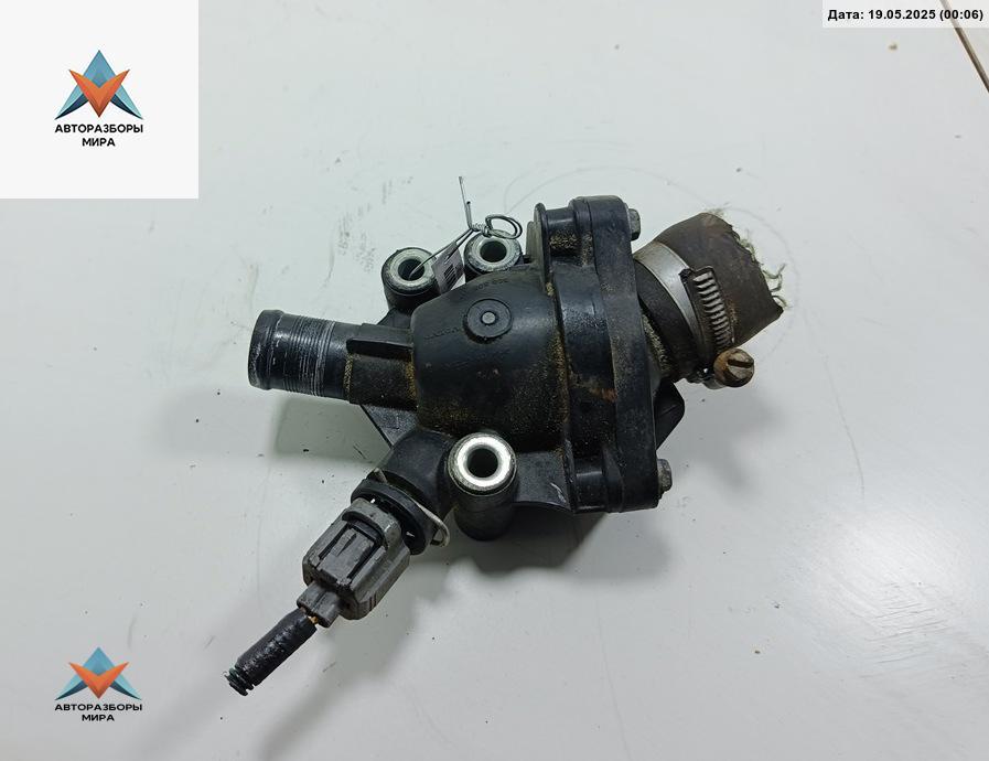 корпус термостата Volvo S40 2 поколение 2004, 2.4 л., бензин, МКПП, чёрный, универсал, 30650810 - фото №1