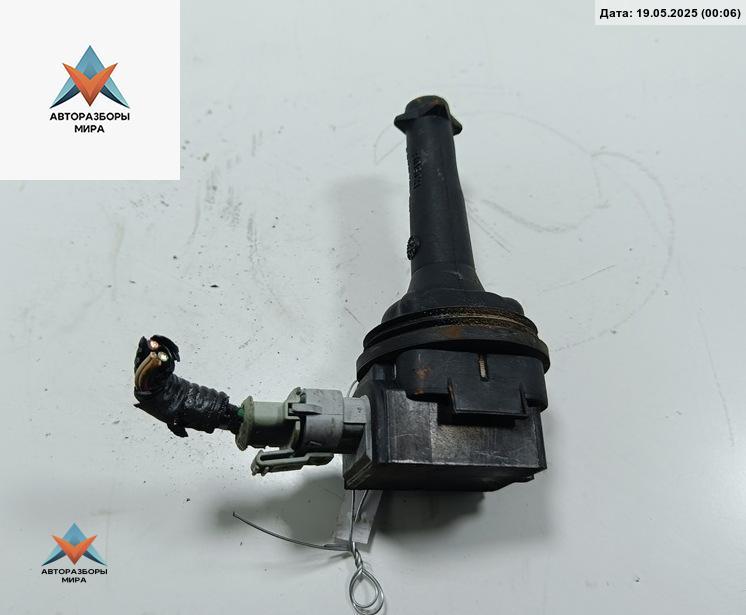 катушка зажигания Volvo S40 2 поколение 2004, 2.4 л., бензин, МКПП, чёрный, универсал, 8677837 - фото №1