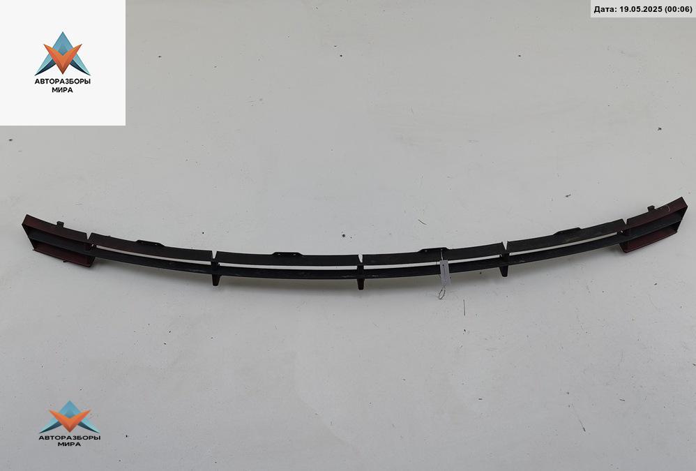 заглушка (решетка) в бампер Ford Mondeo 3 поколение 2002, 2.5 л., бензин, АКПП, красный, седан - фото №1