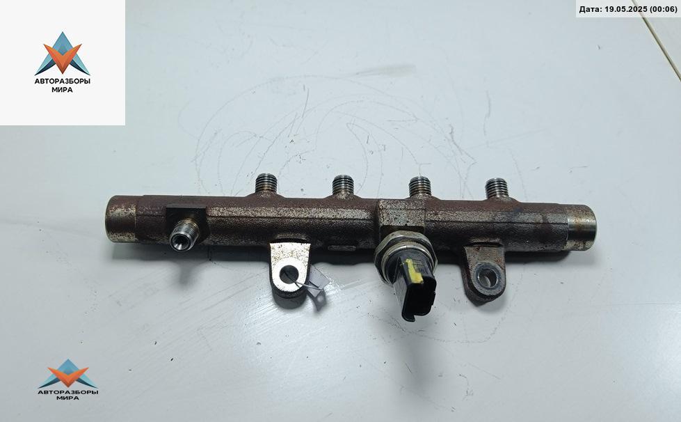 топливная рампа Dacia (Renault) Lodgy 2012, 1.5 л., дизель, МКПП, чёрный, универсал, 8200704217 - фото №1