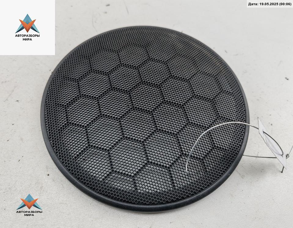 Сетка (решетка) динамика Volkswagen Bora 1 поколение 2002, 2.3 л., бензин, МКПП, серый, универсал, 3B0868149 - фото №1