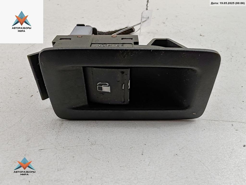 Кнопка открывания лючка топливного бака Volkswagen Touran 1 поколение 2004, 1.6 л., бензин, АКПП, зелёный, минивэн, 1T0959551 - фото №1