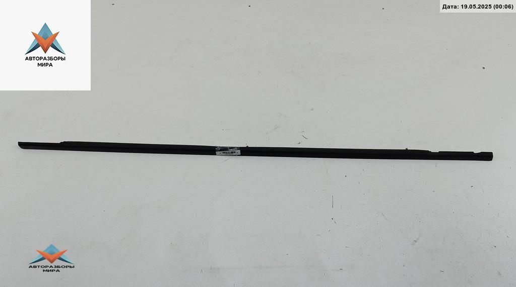 Молдинг стекла двери наружный Volkswagen Touran 1 поколение 2003, 1.6 л., бензин, МКПП, серый, минивэн - фото №1