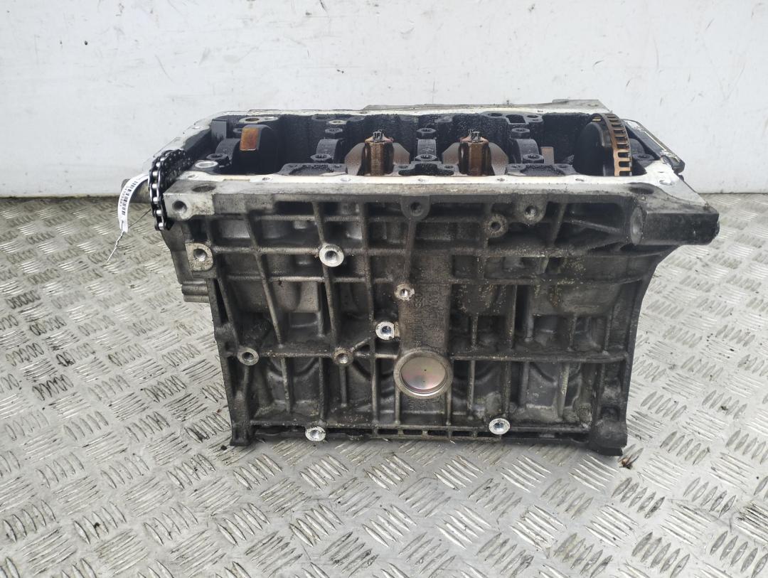блок цилиндров Volkswagen Passat B5+ (GP) 2001, 1.6 л., бензин, МКПП, 06B103019G