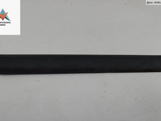 молдинг двери передней правой Dacia (Renault) Sandero I 2009, 1.2 л., бензин, МКПП, красный, хетчбэк 5 дв., 8200735139