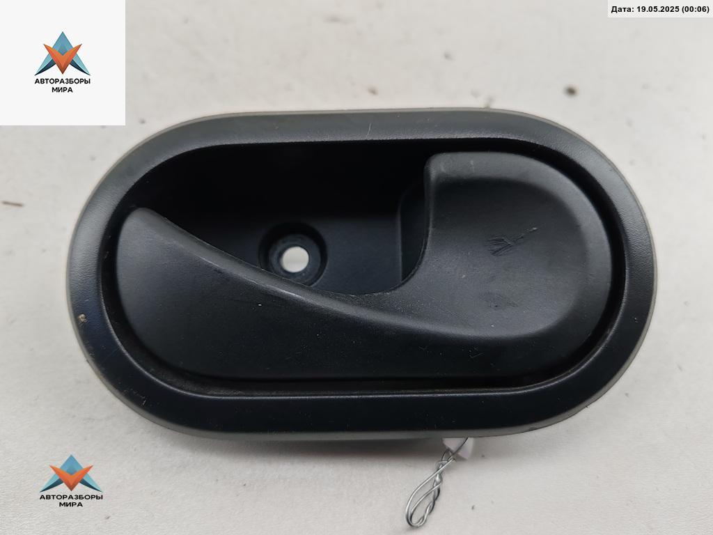 ручка внутренняя задняя правая Dacia (Renault) Sandero I 2009, 1.2 л., бензин, МКПП, красный, хетчбэк 5 дв., 8200733847 - фото №1