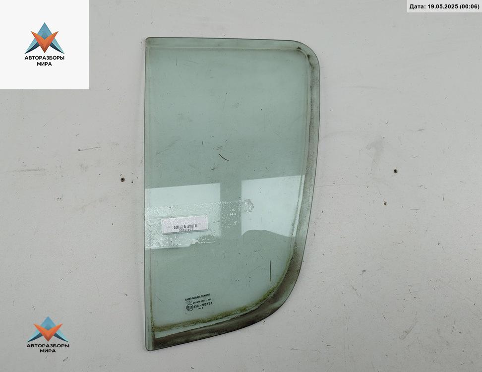 форточка задняя левая Dacia (Renault) Sandero I 2009, 1.2 л., бензин, МКПП, красный, хетчбэк 5 дв. - фото №1