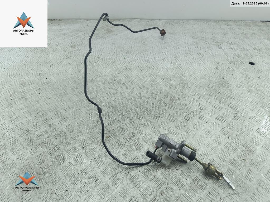 цилиндр сцепления главный Toyota COROLLA VERSO 2003, 2.0 л., дизель, МКПП, серый, минивэн - фото №1