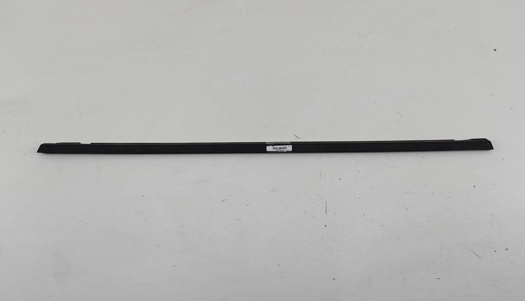Молдинг стекла двери задней правой наружный Volkswagen Passat B3 1992, 1.8 л., бензин, МКПП, серый, универсал