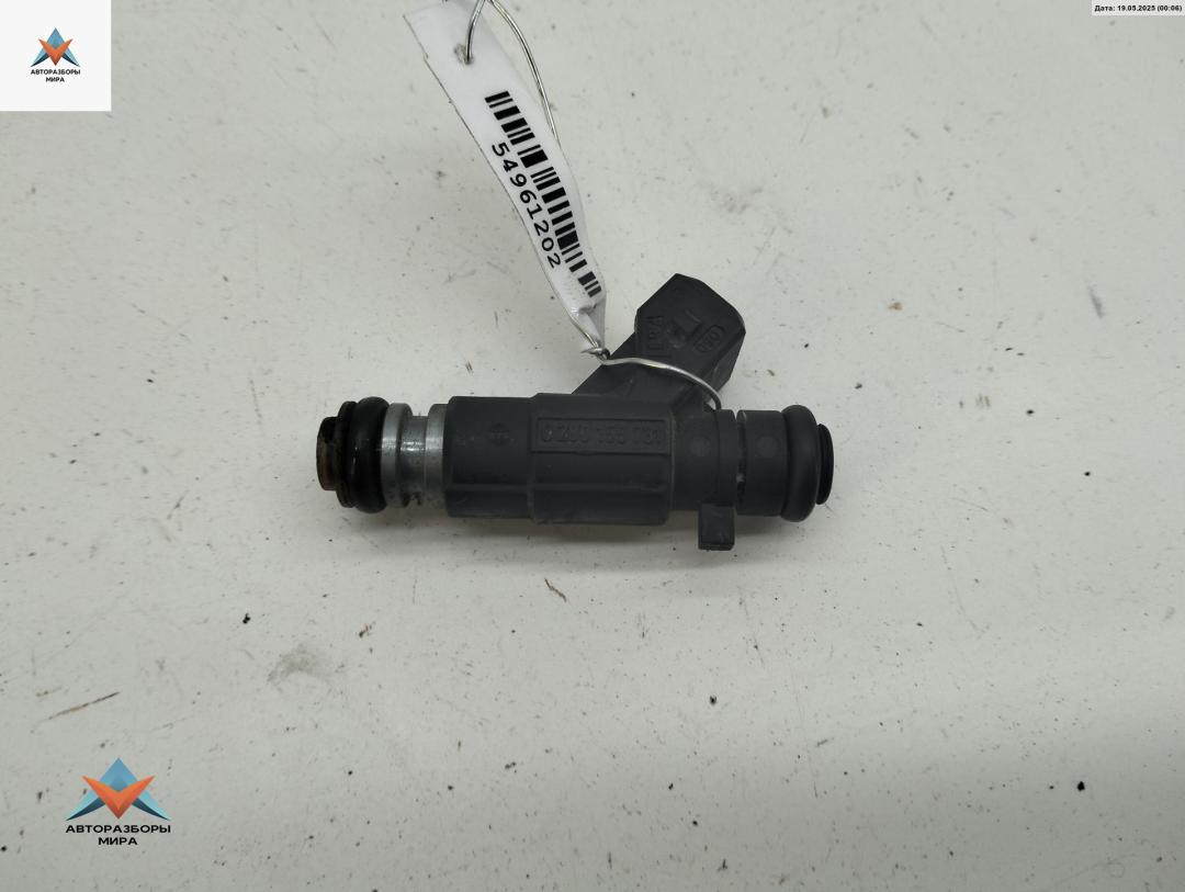 форсунка Volkswagen Polo 3 поколение 1997, 1.4 л., бензин, МКПП, синий, седан, 030906031E - фото №1