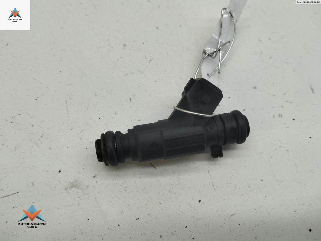 форсунка Volkswagen Polo 3 поколение 1997, 1.4 л., бензин, МКПП, синий, седан, 030906031E - фото №1