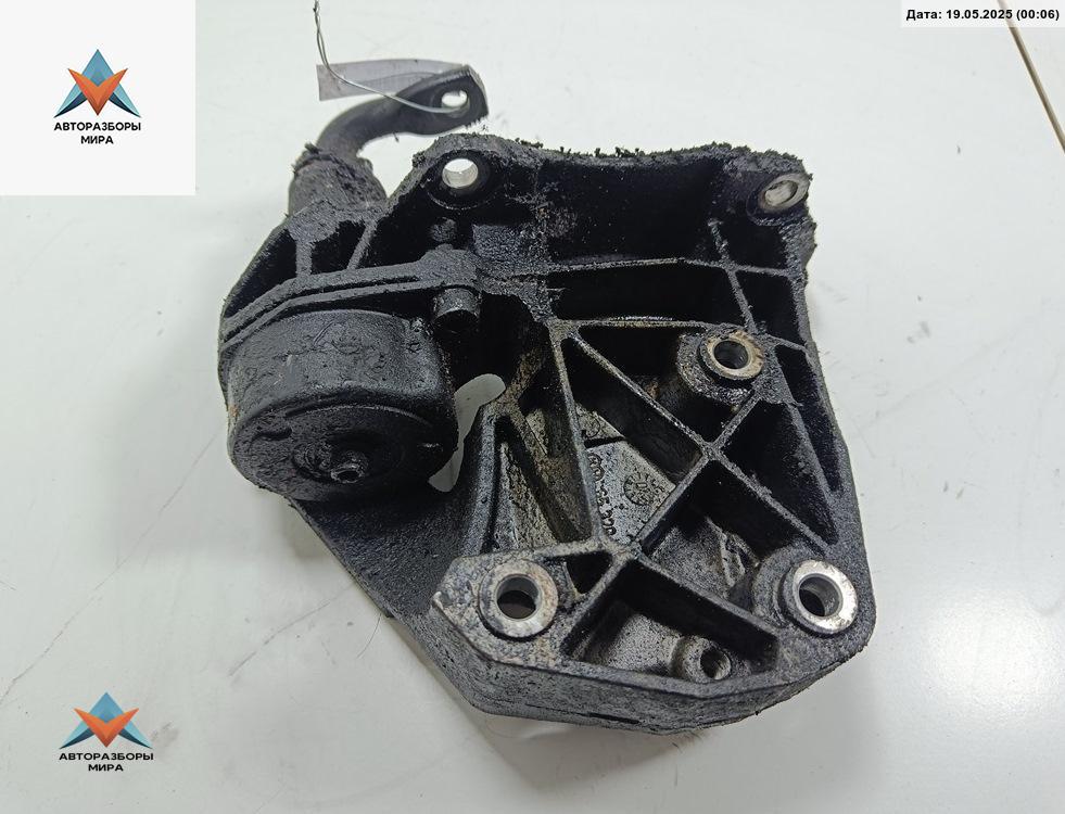 кронштейн компрессора кондиционера BMW 5 серия E60/E61 2004, 3.0 л., дизель, АКПП, синий, седан - фото №1