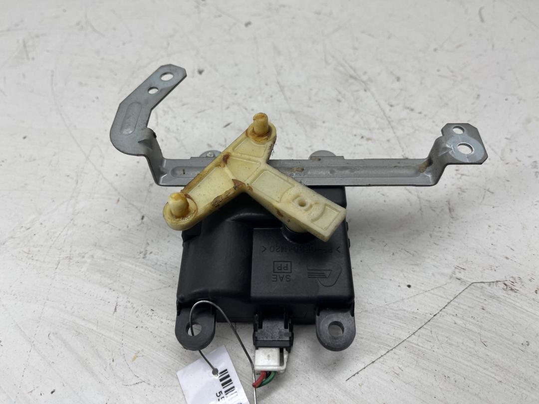 моторчик заслонки печки Nissan Almera Tino 2003, 2.2 л., дизель, МКПП, серый, минивэн, 3T05030820