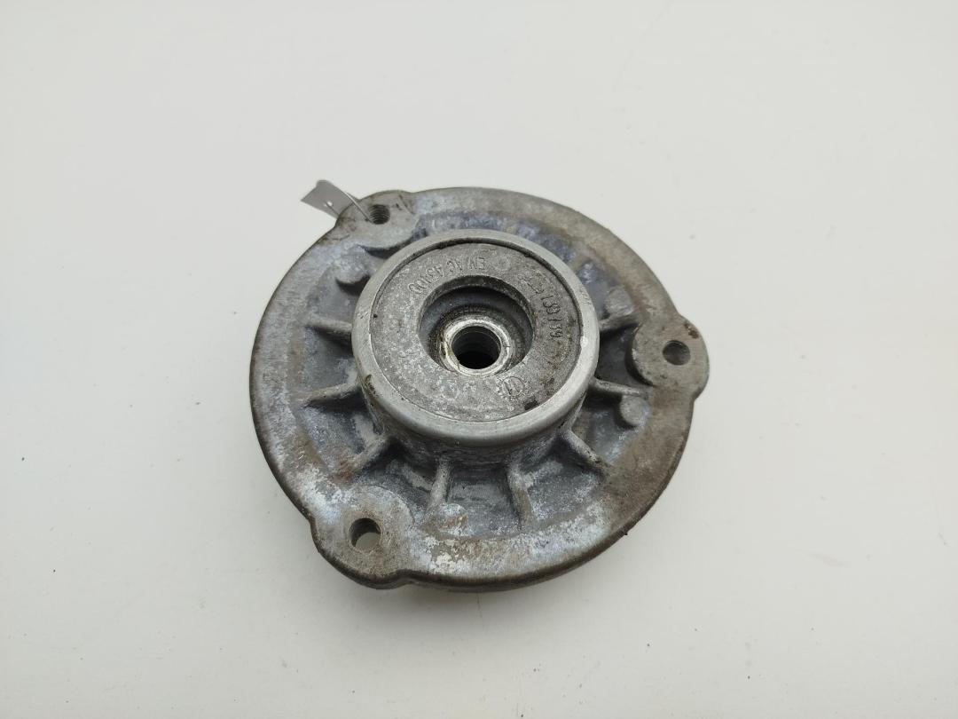 Опора амортизатора переднего (верхняя) BMW 5 F10/F11 2011, 2.0 л., дизель, МКПП, чёрный, универсал, 6795082